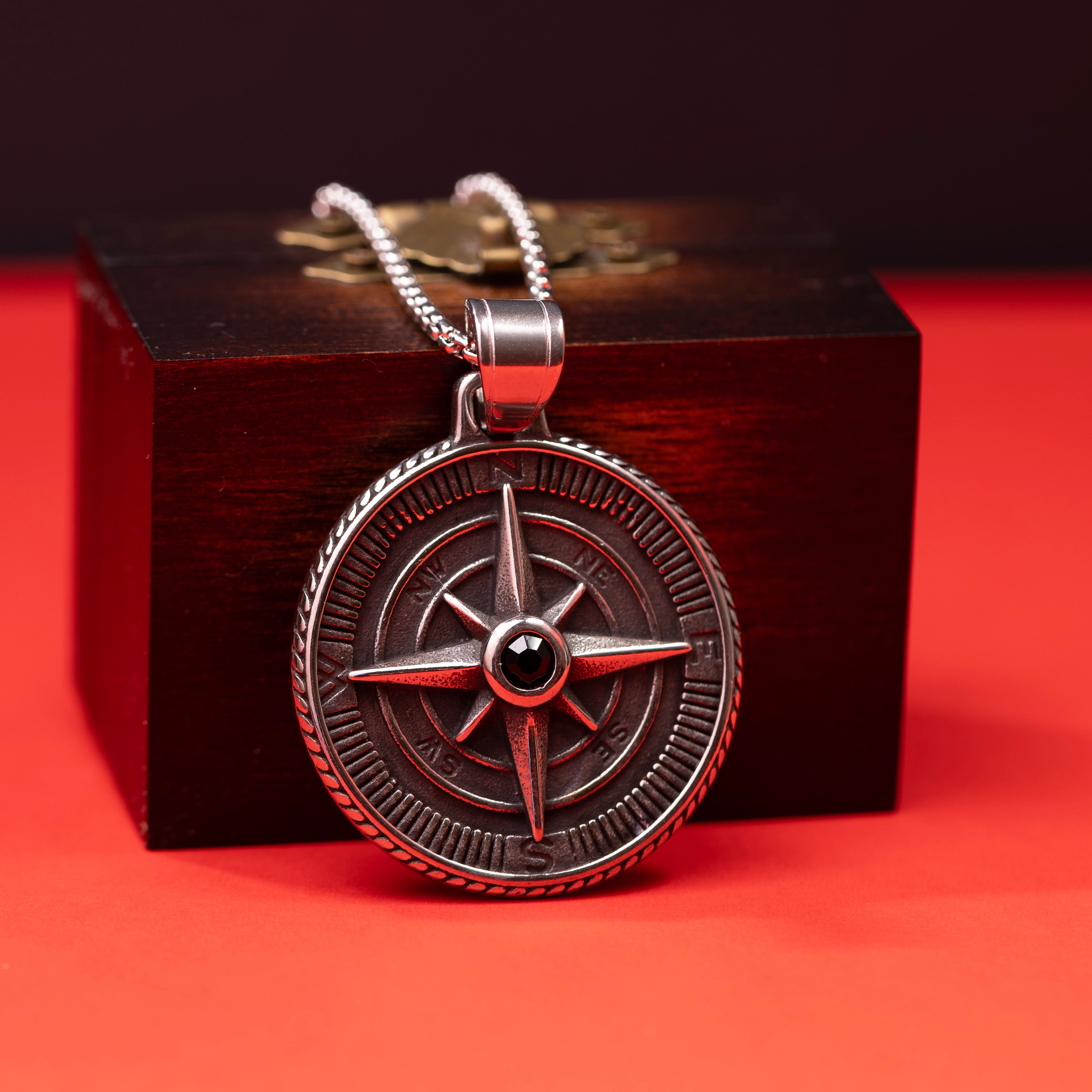 Collier boussole en argent pour homme avec gravure personnalisée
